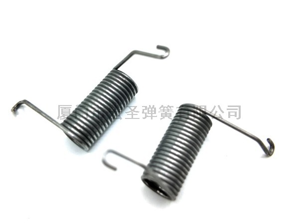 扭转弹簧在伸缩式绳索护栏中是如何应用的？